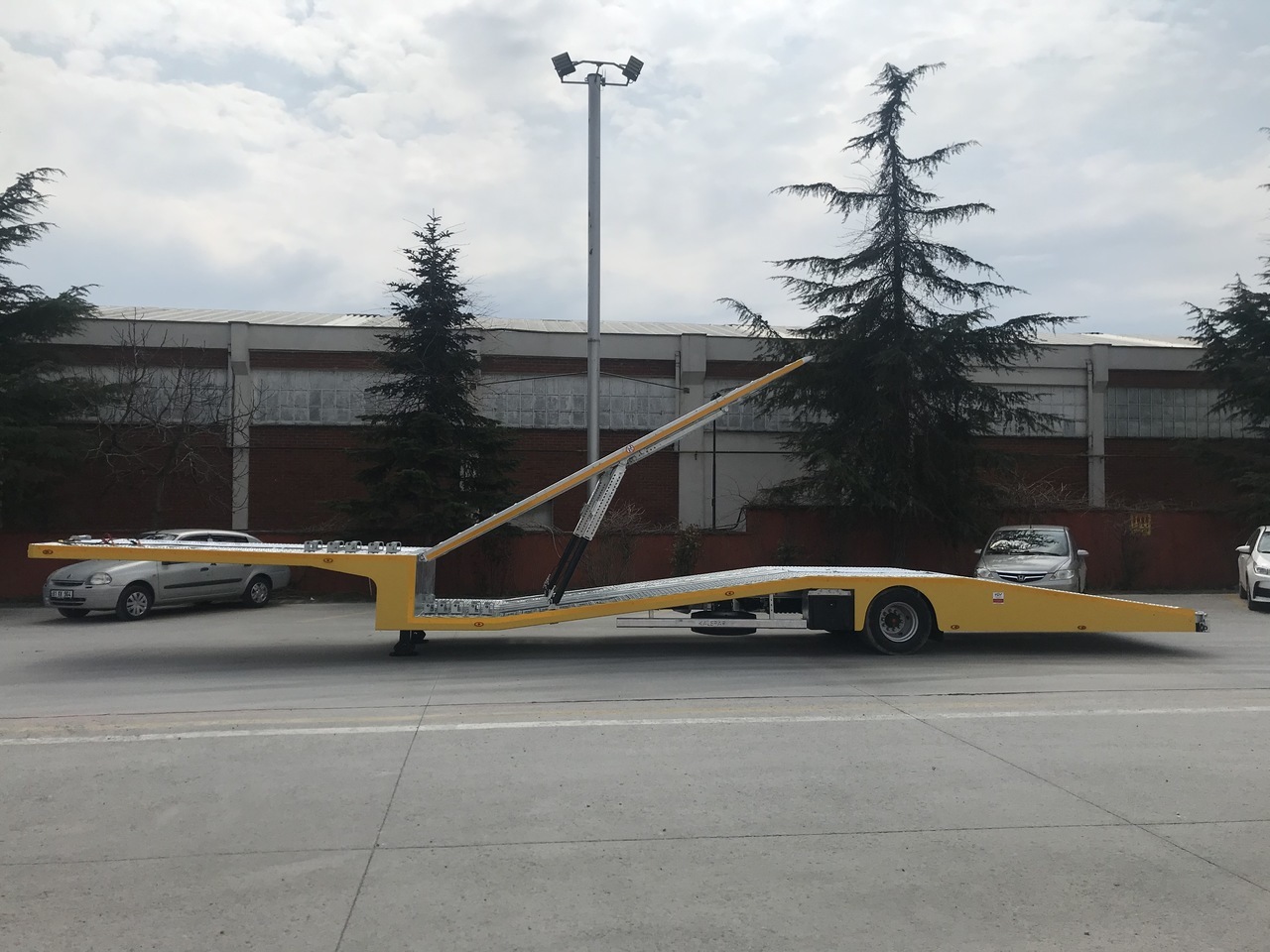 KALEPAR KLP 119V4 Autotransporter - Félpótkocsi autószállító: 1 kép. KALEPAR KLP 119V4 Autotransporter - Félpótkocsi autószállító: 1 kép.