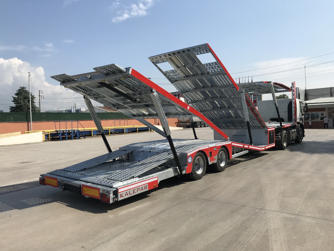 KALEPAR KLP 228V6-6 Loader Autotransporter - Félpótkocsi autószállító: 3 kép. KALEPAR KLP 228V6-6 Loader Autotransporter - Félpótkocsi autószállító: 3 kép.