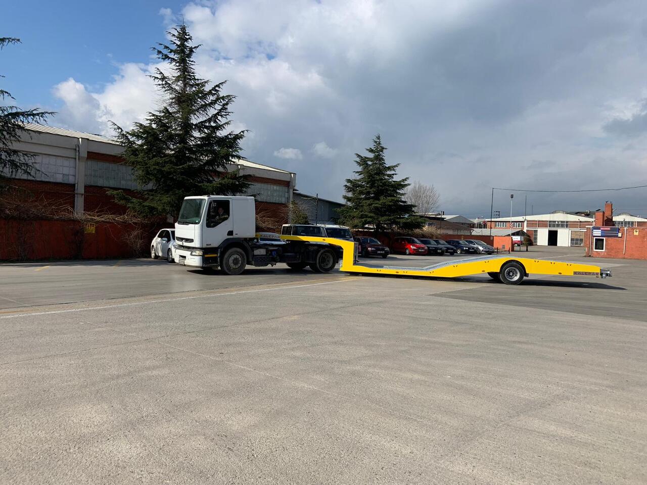 KALEPAR LKW/TRUCK TRANSPORTER - Félpótkocsi mélybölcsős: 4 kép. KALEPAR LKW/TRUCK TRANSPORTER - Félpótkocsi mélybölcsős: 4 kép.