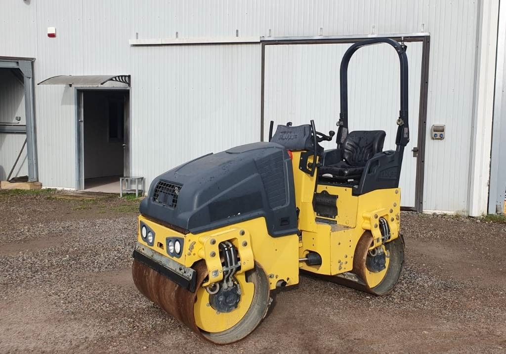 Bomag BW 100 AD M-5 - Úthenger: 4 kép. Bomag BW 100 AD M-5 - Úthenger: 4 kép.