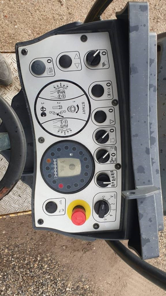 Bomag BW 100 AD M-5 - Úthenger: 5 kép. Bomag BW 100 AD M-5 - Úthenger: 5 kép.