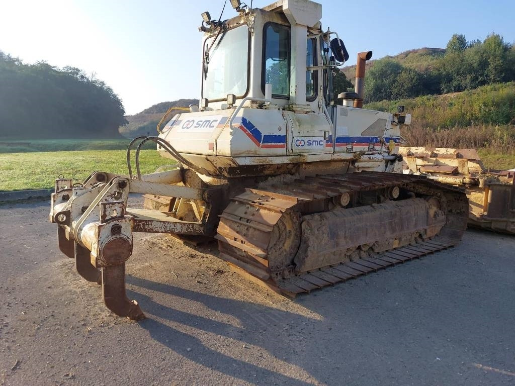 Komatsu D 61 PX-15 E0 - Buldózer: 2 kép. Komatsu D 61 PX-15 E0 - Buldózer: 2 kép.