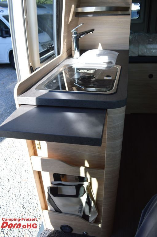 Kempingautó Knaus BoxStar 600 Street 60 Years Mit Zusatzausstattun: 18 kép. Kempingautó Knaus BoxStar 600 Street 60 Years Mit Zusatzausstattun: 18 kép.