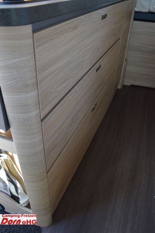 Kempingautó Knaus BoxStar 600 Street 60 Years Mit Zusatzausstattun: 17 kép. Kempingautó Knaus BoxStar 600 Street 60 Years Mit Zusatzausstattun: 17 kép.