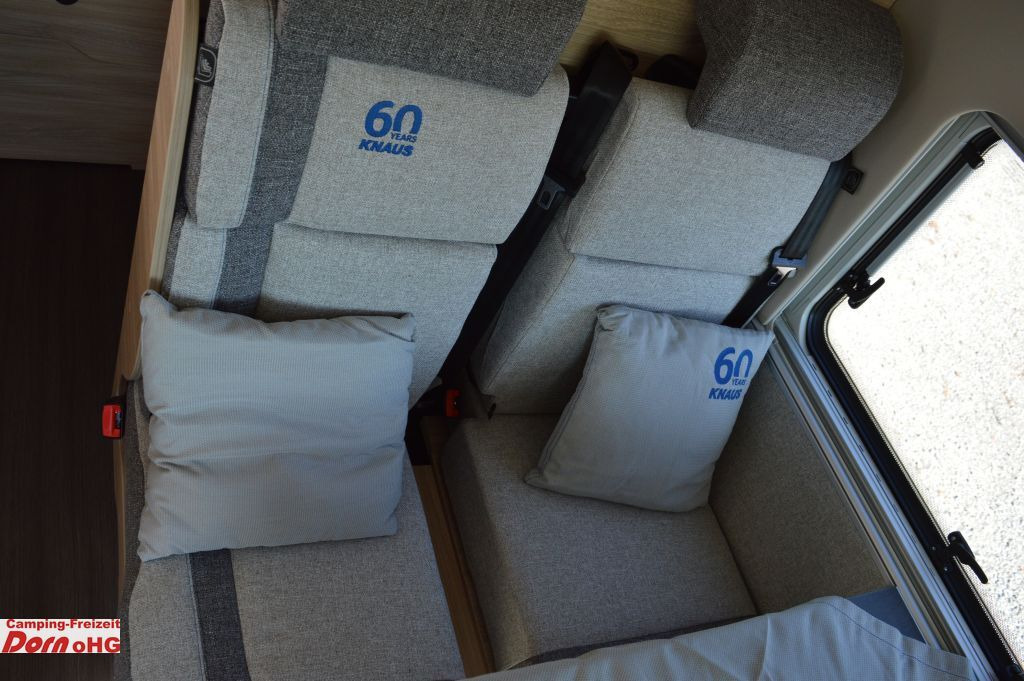 Kempingautó Knaus BoxStar 600 Street 60 Years Mit Zusatzausstattun: 14 kép. Kempingautó Knaus BoxStar 600 Street 60 Years Mit Zusatzausstattun: 14 kép.