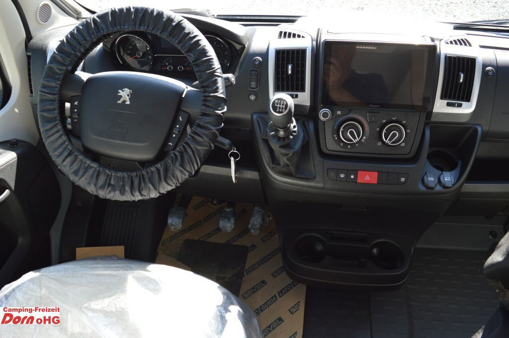 Kempingautó Knaus BoxStar 600 Street 60 Years Mit Zusatzausstattun: 22 kép. Kempingautó Knaus BoxStar 600 Street 60 Years Mit Zusatzausstattun: 22 kép.