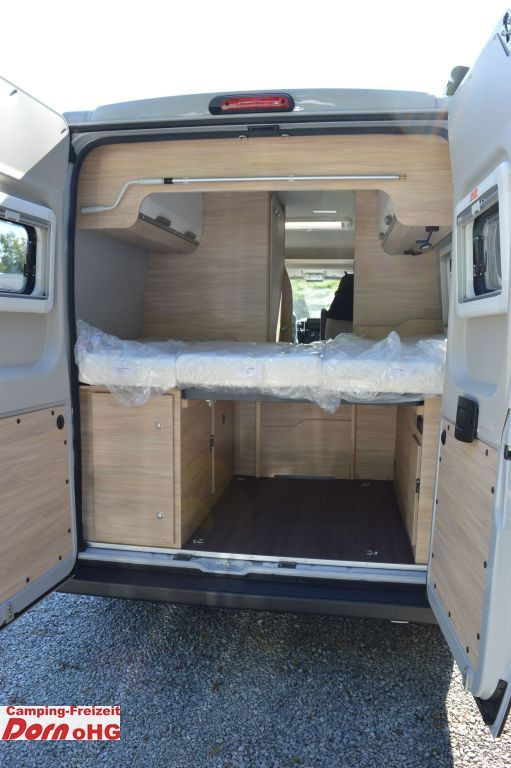 Kempingautó Knaus BoxStar 600 Street 60 Years Mit Zusatzausstattun: 6 kép. Kempingautó Knaus BoxStar 600 Street 60 Years Mit Zusatzausstattun: 6 kép.