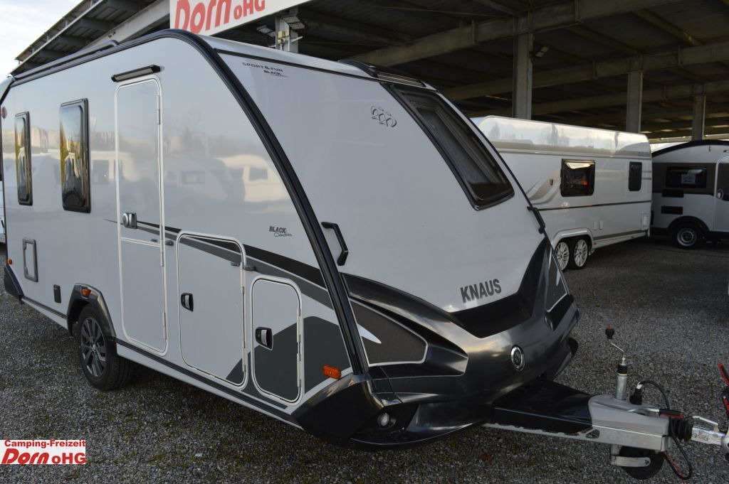 Knaus Sport&Fun 480 QL Black Selection Dachklima - Lakókocsi: 3 kép. Knaus Sport&Fun 480 QL Black Selection Dachklima - Lakókocsi: 3 kép.