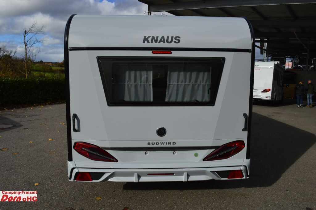 Knaus Südwind 540 UE Black Selection Elektrische Fußbo - Lakókocsi: 4 kép. Knaus Südwind 540 UE Black Selection Elektrische Fußbo - Lakókocsi: 4 kép.