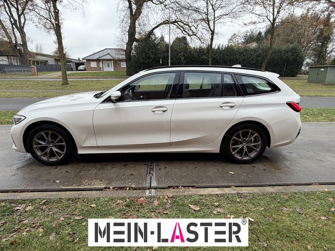 BMW 320 d xDrive touring Sport Line shadow AHK - Kombi: 4 kép. BMW 320 d xDrive touring Sport Line shadow AHK - Kombi: 4 kép.