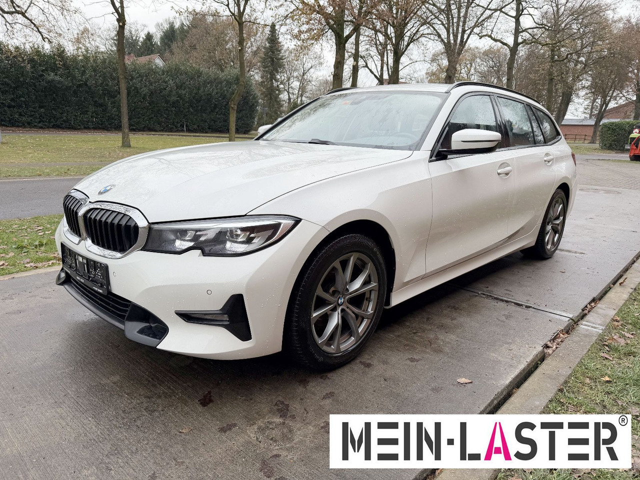 BMW 320 d xDrive touring Sport Line shadow AHK - Kombi: 2 kép. BMW 320 d xDrive touring Sport Line shadow AHK - Kombi: 2 kép.
