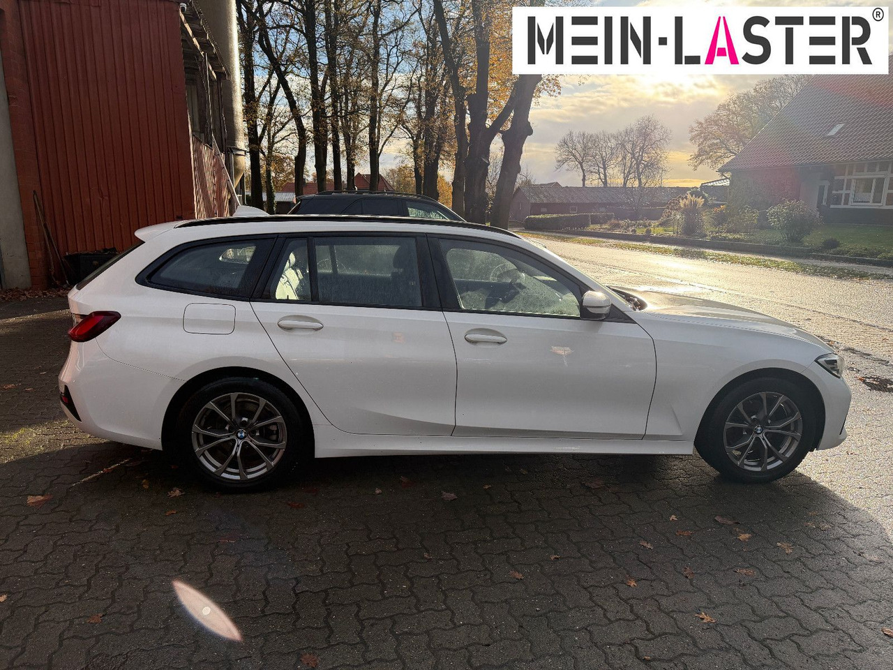 BMW 320 d xDrive touring Sport Line shadow AHK - Kombi: 4 kép. BMW 320 d xDrive touring Sport Line shadow AHK - Kombi: 4 kép.