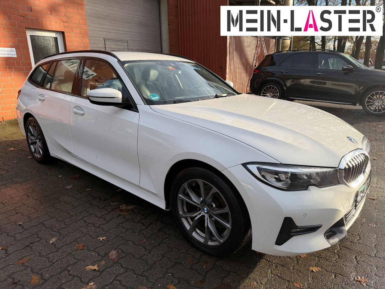 BMW 320 d xDrive touring Sport Line shadow AHK - Kombi: 2 kép. BMW 320 d xDrive touring Sport Line shadow AHK - Kombi: 2 kép.