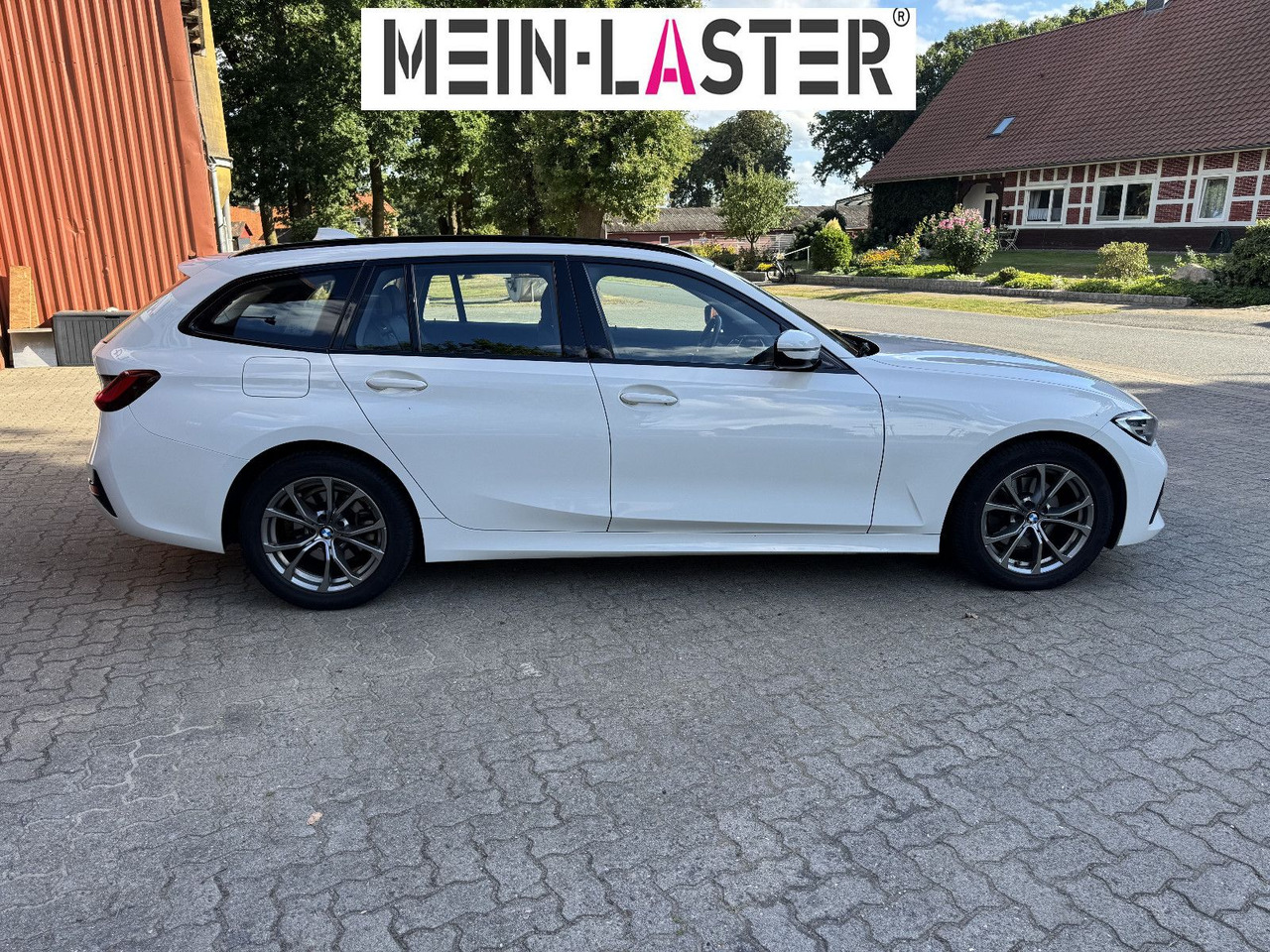 BMW 320 d xDrive touring Sport Line shadow AHK - Kombi: 5 kép. BMW 320 d xDrive touring Sport Line shadow AHK - Kombi: 5 kép.