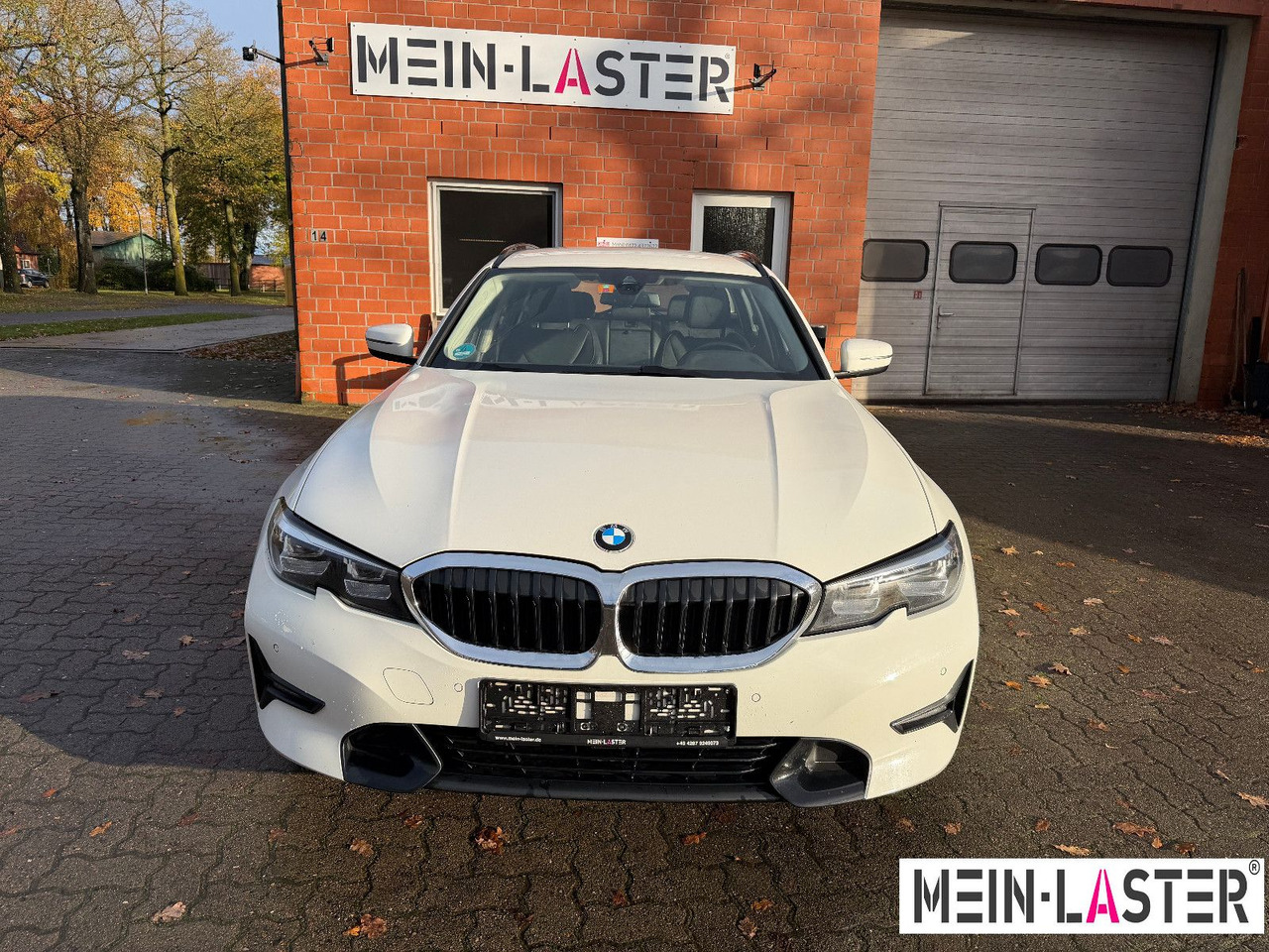 BMW 320 d xDrive touring Sport Line shadow AHK - Kombi: 3 kép. BMW 320 d xDrive touring Sport Line shadow AHK - Kombi: 3 kép.