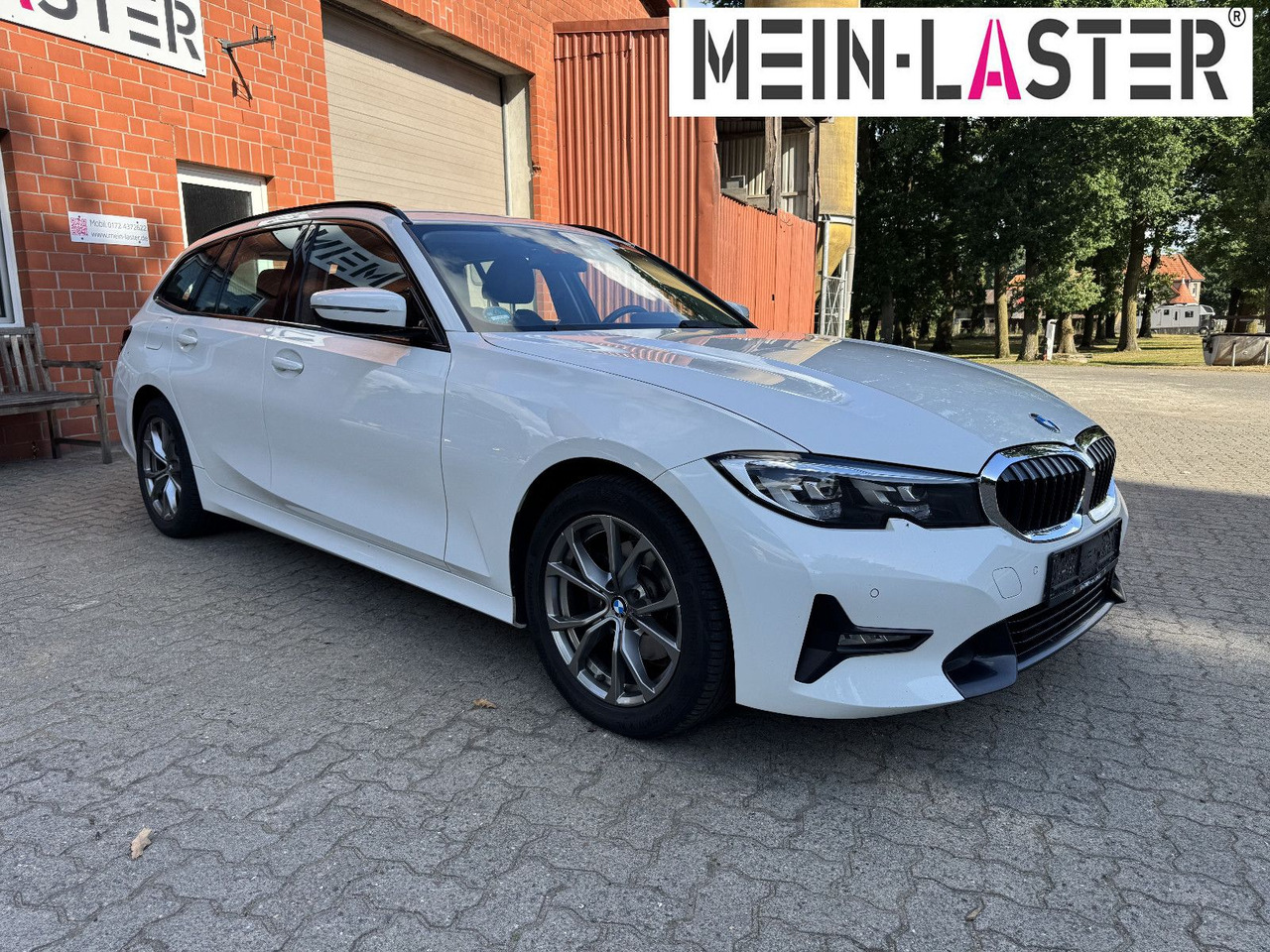 BMW 320 d xDrive touring Sport Line shadow AHK - Kombi: 2 kép. BMW 320 d xDrive touring Sport Line shadow AHK - Kombi: 2 kép.