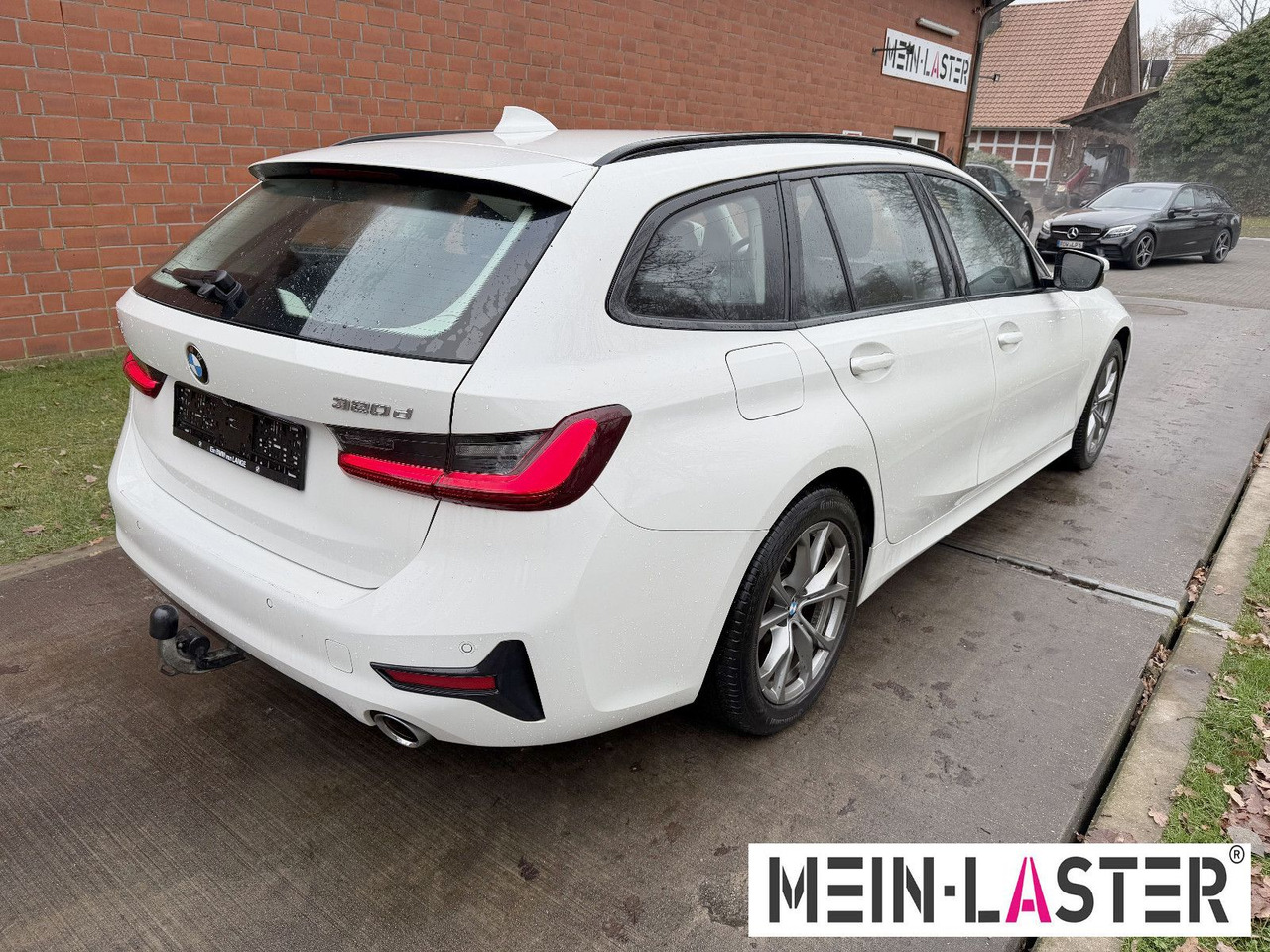 BMW 320 d xDrive touring Sport Line shadow AHK - Kombi: 5 kép. BMW 320 d xDrive touring Sport Line shadow AHK - Kombi: 5 kép.