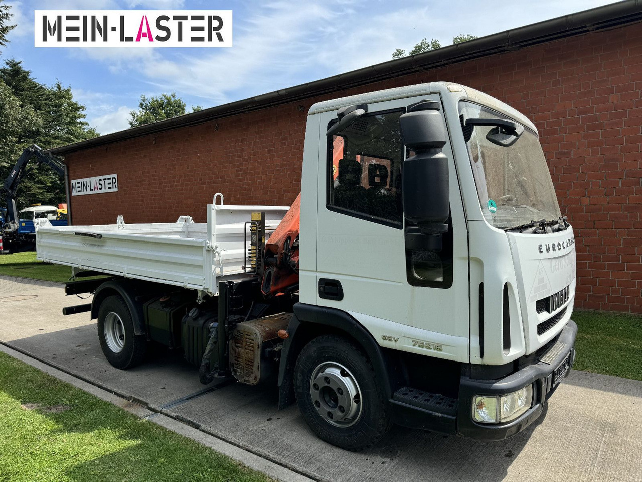 Iveco ML75E16 3 S-Kipper Kran PK 9,4m-550 kg Greifer - Billenőplatós kisteherautó: 4 kép. Iveco ML75E16 3 S-Kipper Kran PK 9,4m-550 kg Greifer - Billenőplatós kisteherautó: 4 kép.