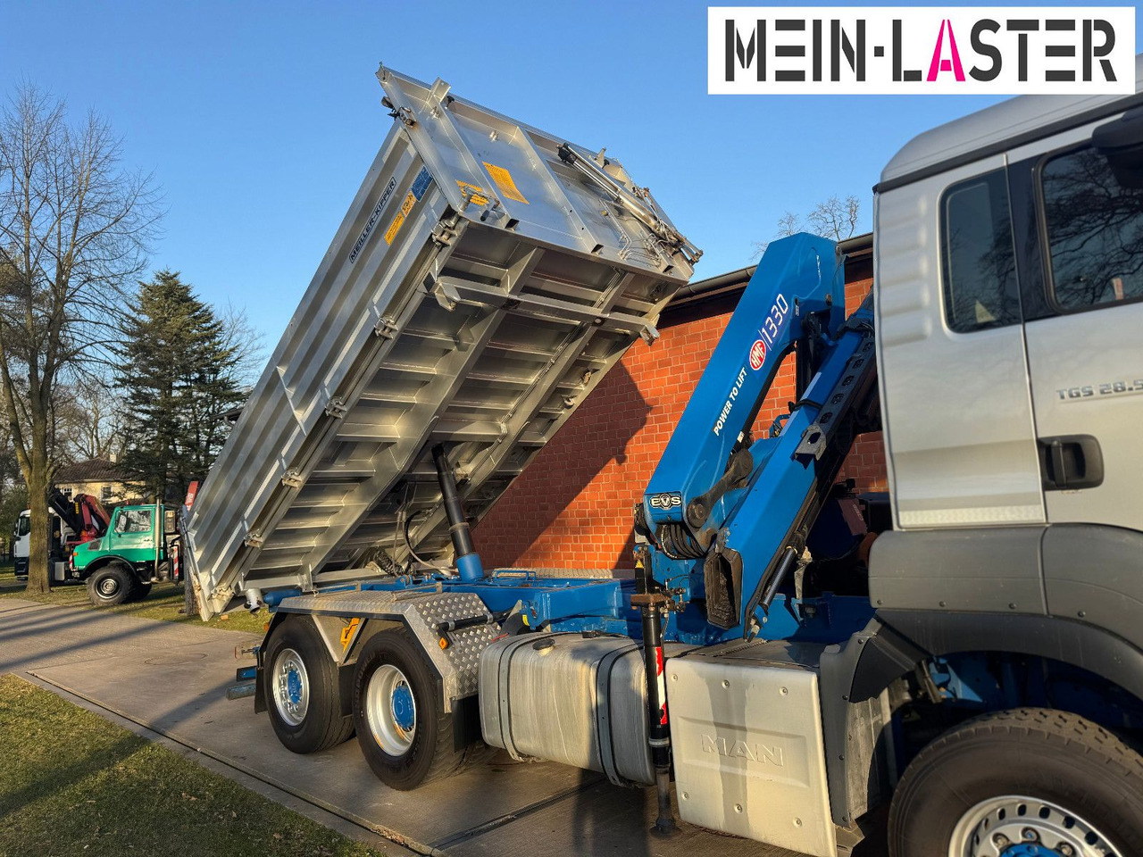 MAN Aufbau Meiller Bordmatik + HMF 1330 K4 15m Funk - Billenőplatós teherautó, Darus autó: 2 kép. MAN Aufbau Meiller Bordmatik + HMF 1330 K4 15m Funk - Billenőplatós teherautó, Darus autó: 2 kép.