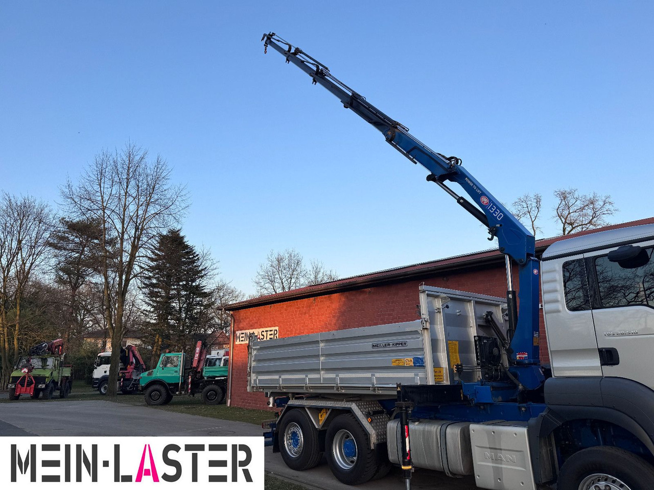 MAN Aufbau Meiller Bordmatik + HMF 1330 K4 15m Funk - Billenőplatós teherautó, Darus autó: 3 kép. MAN Aufbau Meiller Bordmatik + HMF 1330 K4 15m Funk - Billenőplatós teherautó, Darus autó: 3 kép.