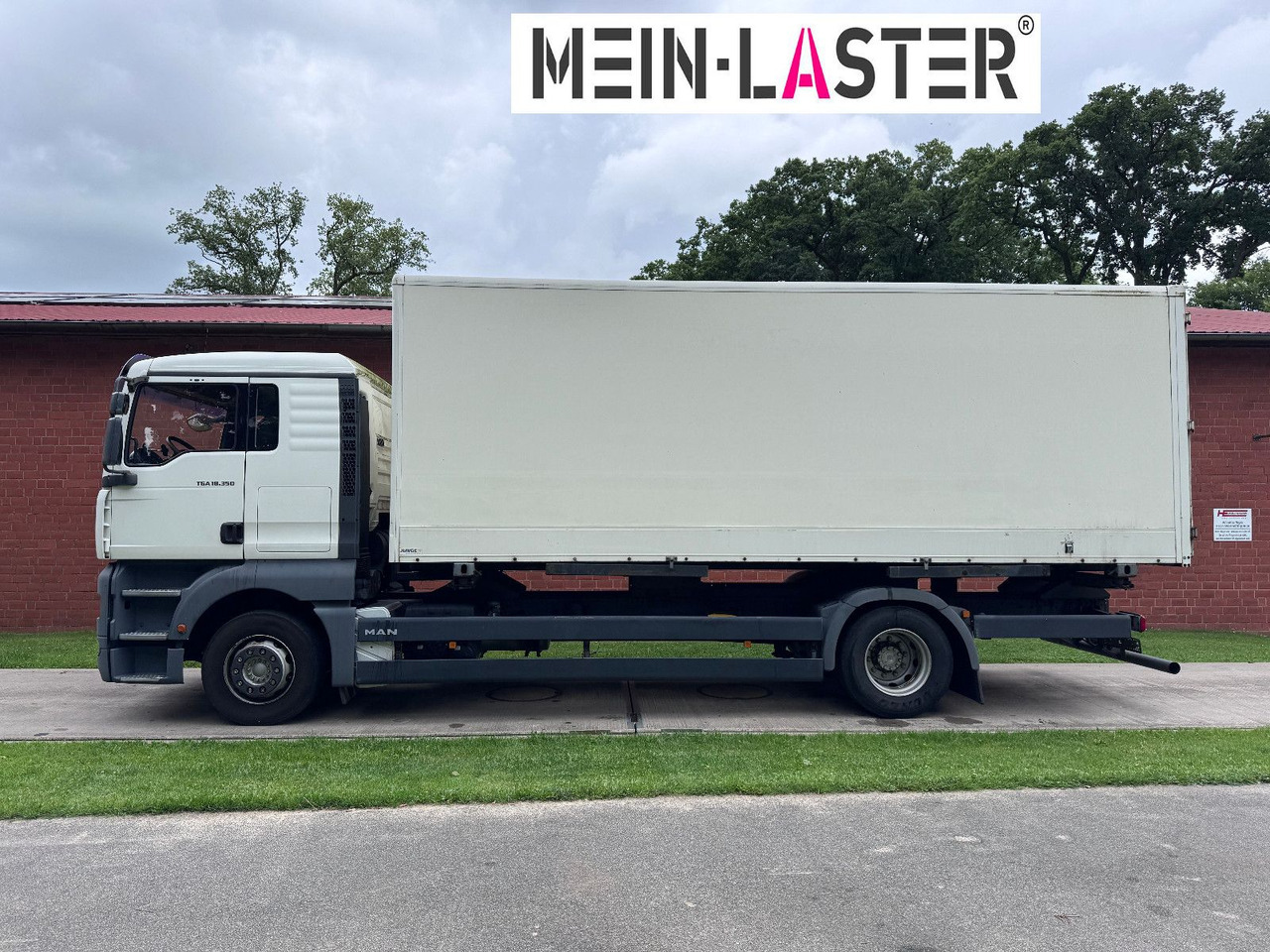 MAN TGA 18.350 BDF 5 Sitzer Klima nur 209.380 km - Dobozos felépítményű teherautó: 4 kép. MAN TGA 18.350 BDF 5 Sitzer Klima nur 209.380 km - Dobozos felépítményű teherautó: 4 kép.