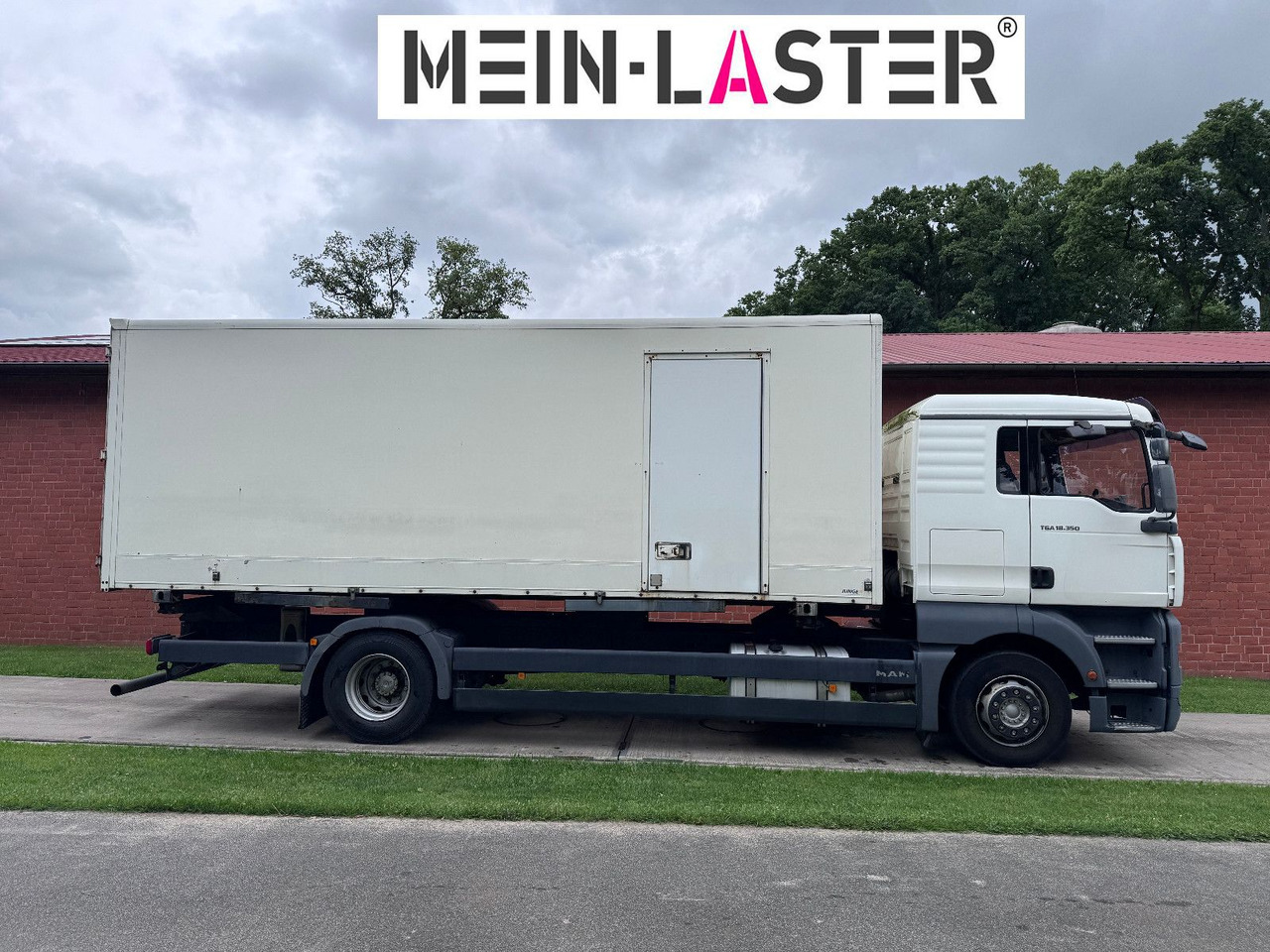 MAN TGA 18.350 BDF 5 Sitzer Klima nur 209.380 km - Dobozos felépítményű teherautó: 3 kép. MAN TGA 18.350 BDF 5 Sitzer Klima nur 209.380 km - Dobozos felépítményű teherautó: 3 kép.