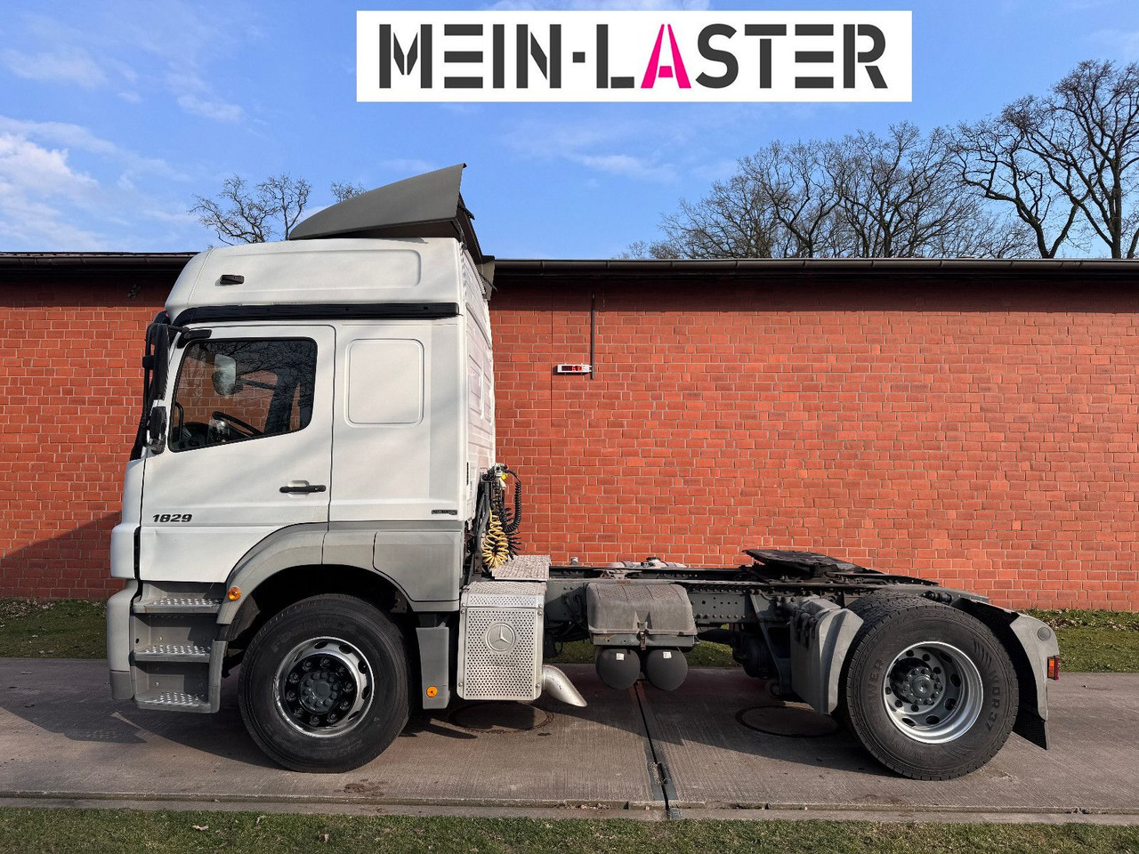 Mercedes-Benz Axor 1829 nur 170.070 km Bett Klima - Nyergesvontató: 4 kép. Mercedes-Benz Axor 1829 nur 170.070 km Bett Klima - Nyergesvontató: 4 kép.