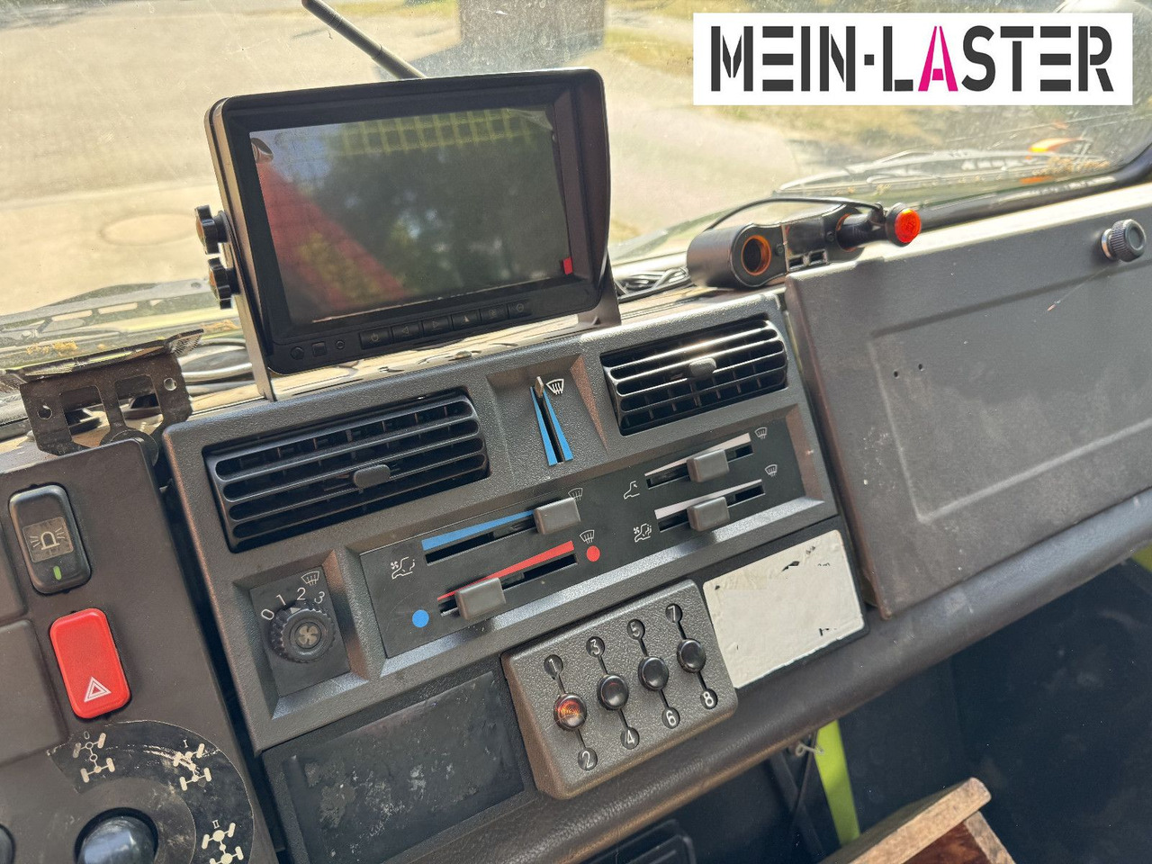 Unimog U 1650 PK 10500 Kran 15 m max. 3,9 t Seilwinde lízing Unimog U 1650 PK 10500 Kran 15 m max. 3,9 t Seilwinde: 9 kép.