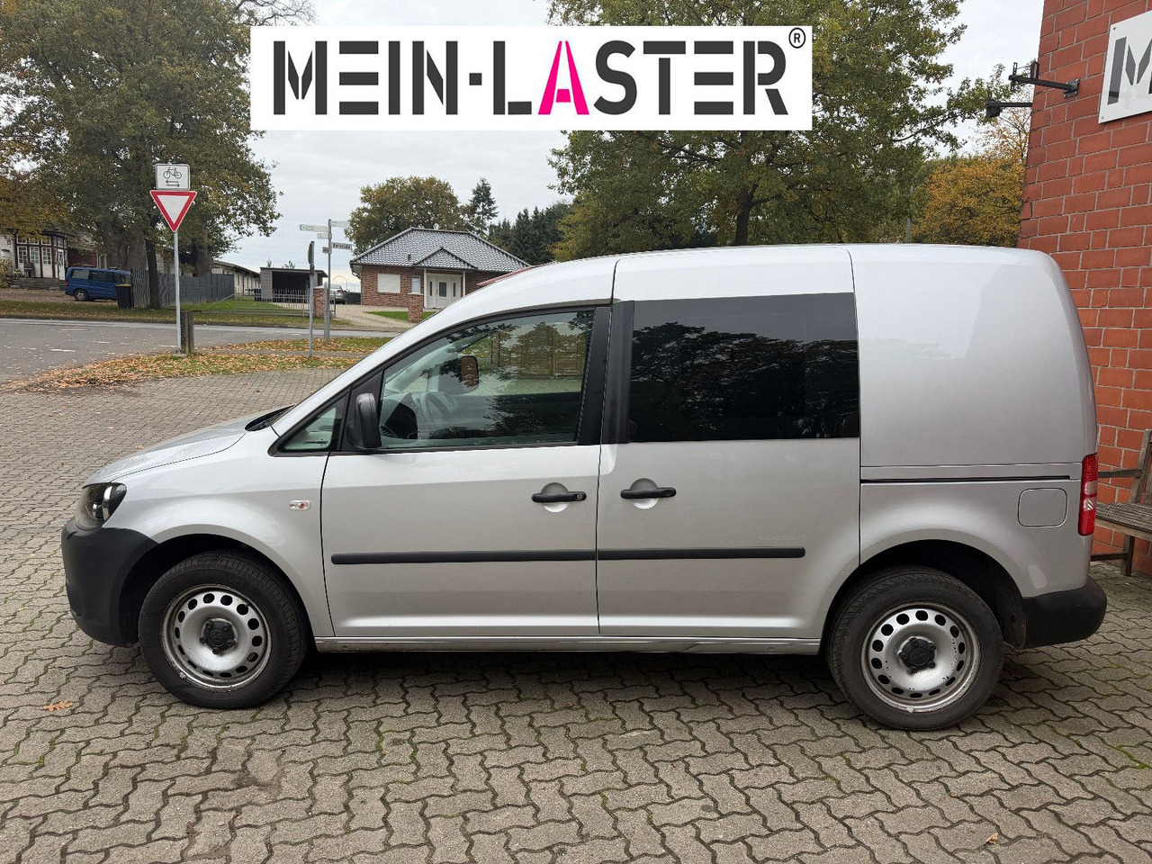 Volkswagen Caddy 2.0 TDI Kasten Soccer 4Motion Automatik - Furgon: 4 kép. Volkswagen Caddy 2.0 TDI Kasten Soccer 4Motion Automatik - Furgon: 4 kép.