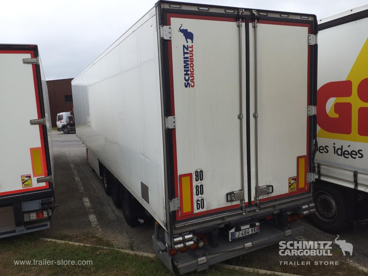 SCHMITZ Reefer Standard Taillift - Félpótkocsi hőszigetelt: 2 kép. SCHMITZ Reefer Standard Taillift - Félpótkocsi hőszigetelt: 2 kép.