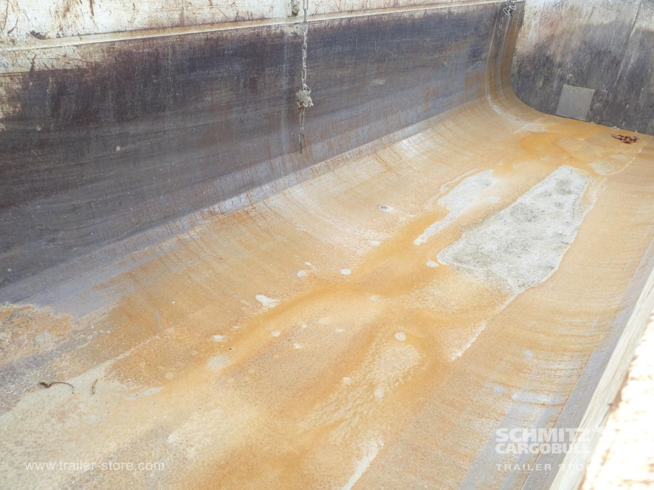 SCHMITZ Tipper Steel half pipe body 26m³ - Félpótkocsi billenőplatós: 2 kép. SCHMITZ Tipper Steel half pipe body 26m³ - Félpótkocsi billenőplatós: 2 kép.
