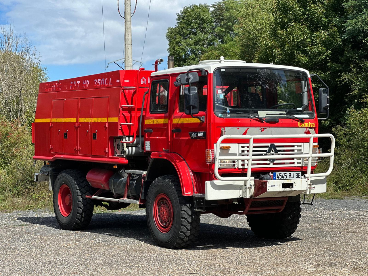 RENAULT M180 - Tűzoltóautó: 2 kép. RENAULT M180 - Tűzoltóautó: 2 kép.