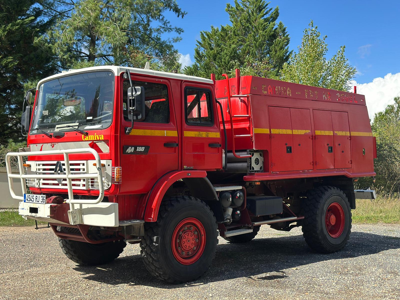 RENAULT M180 - Tűzoltóautó: 3 kép. RENAULT M180 - Tűzoltóautó: 3 kép.