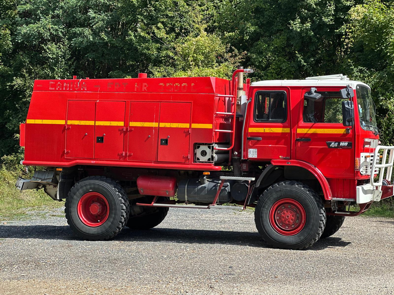 RENAULT M180 - Tűzoltóautó: 5 kép. RENAULT M180 - Tűzoltóautó: 5 kép.