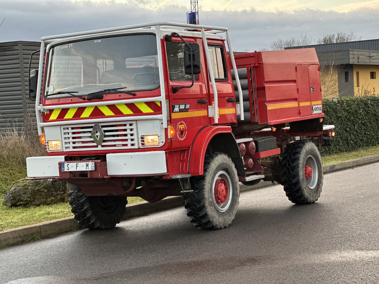 RENAULT M180 - Tűzoltóautó: 1 kép. RENAULT M180 - Tűzoltóautó: 1 kép.