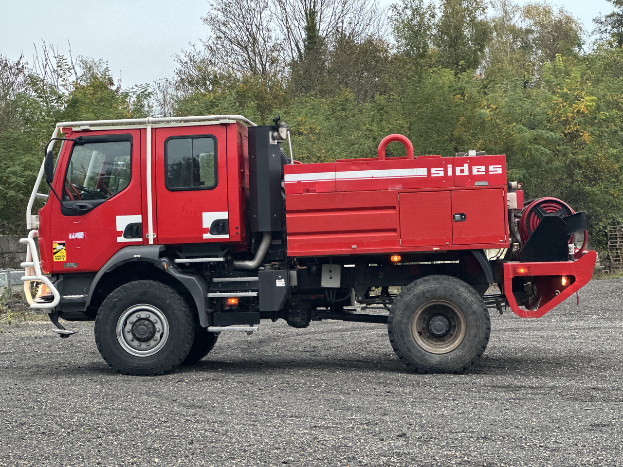 RENAULT Midlum 220 4x4 - Tűzoltóautó: 3 kép. RENAULT Midlum 220 4x4 - Tűzoltóautó: 3 kép.