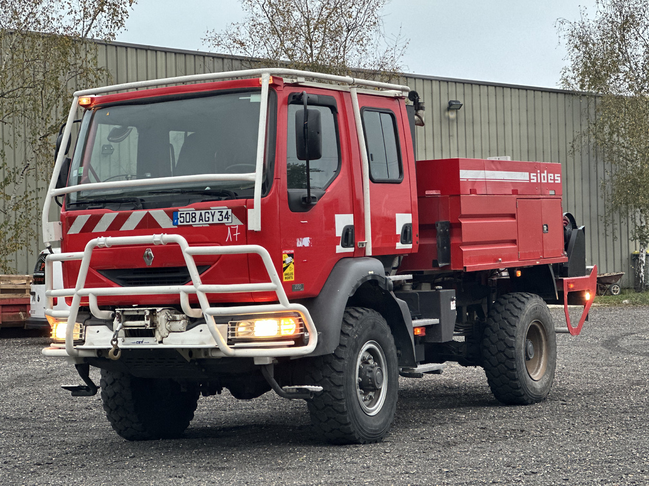 RENAULT Midlum 220 4x4 - Tűzoltóautó: 2 kép. RENAULT Midlum 220 4x4 - Tűzoltóautó: 2 kép.