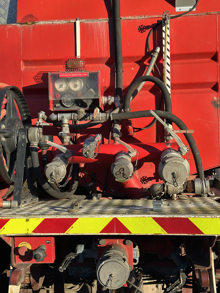 Tűzoltóautó Renault M 210: 12 kép.