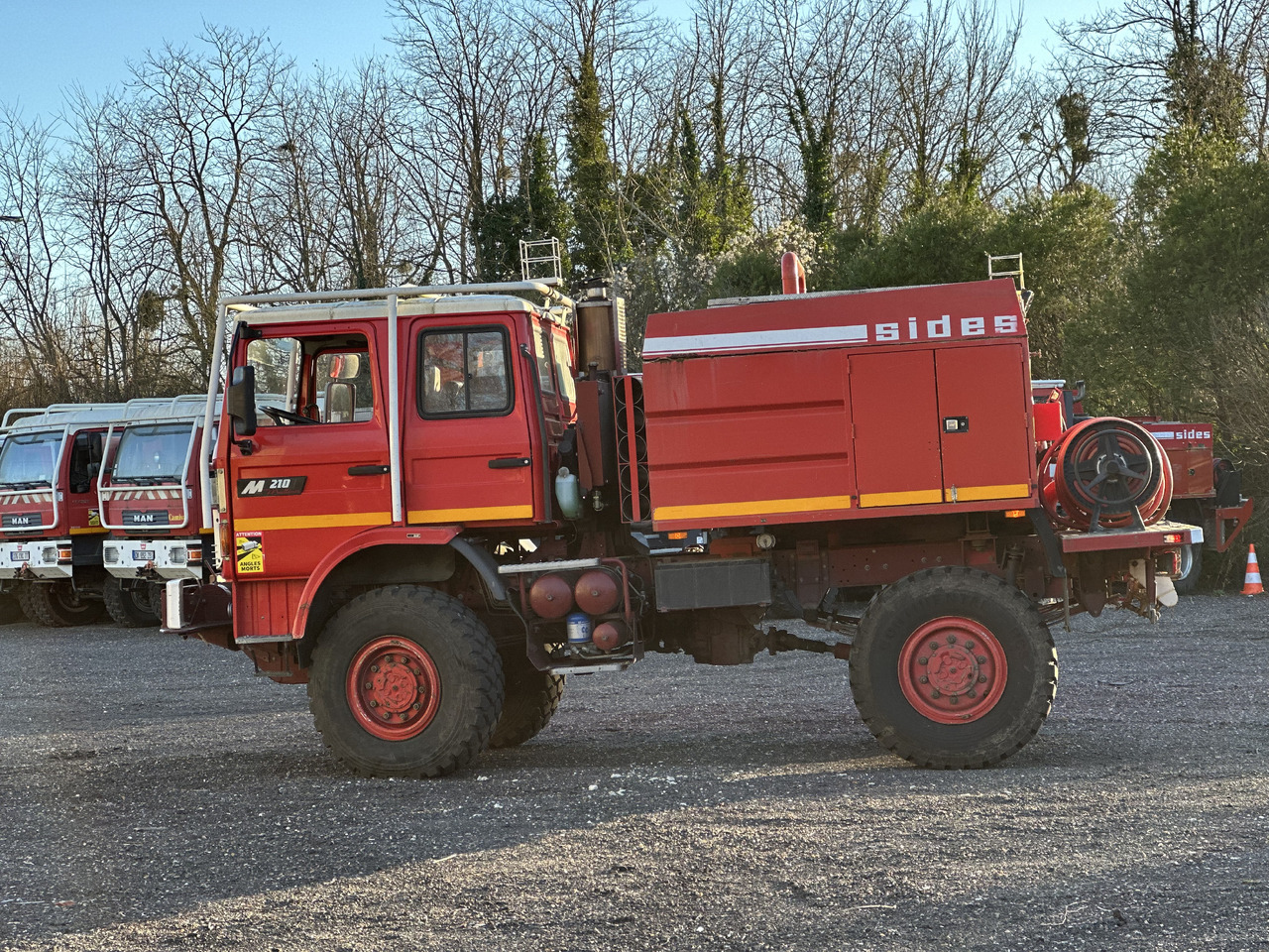 Renault M 210 - Tűzoltóautó: 4 kép. Renault M 210 - Tűzoltóautó: 4 kép.