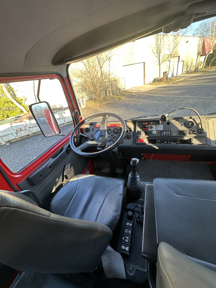 Tűzoltóautó Renault M 210: 8 kép.