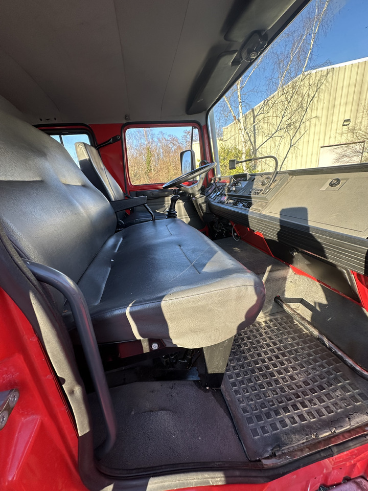 Tűzoltóautó Renault M 210: 10 kép.