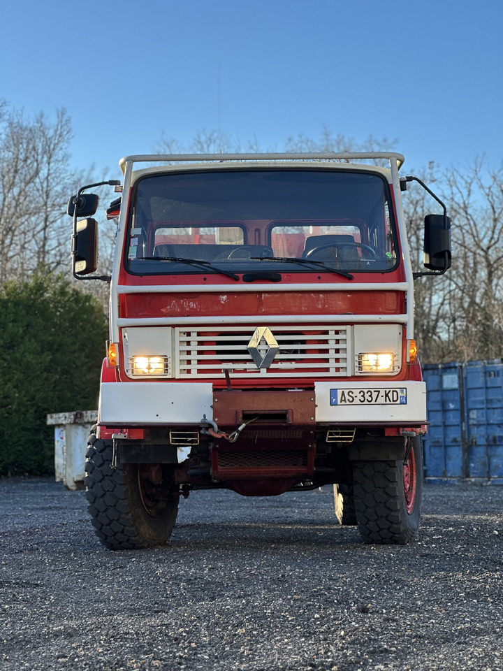 Renault M 210 - Tűzoltóautó: 1 kép. Renault M 210 - Tűzoltóautó: 1 kép.