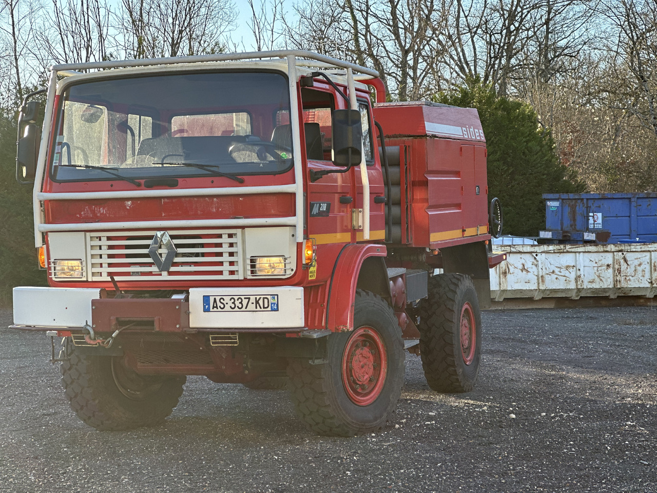 Renault M 210 - Tűzoltóautó: 2 kép. Renault M 210 - Tűzoltóautó: 2 kép.