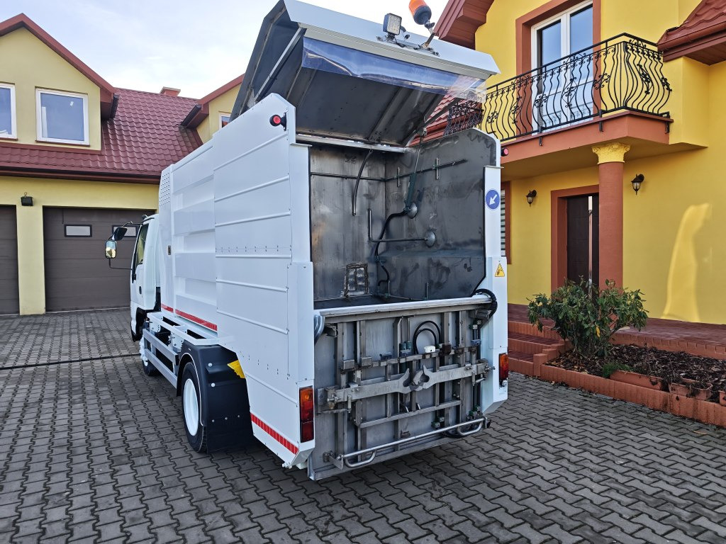 Isuzu MYJKA N-Series Container washer laveuse lavacassonetti - Szemetesautó: 3 kép. Isuzu MYJKA N-Series Container washer laveuse lavacassonetti - Szemetesautó: 3 kép.