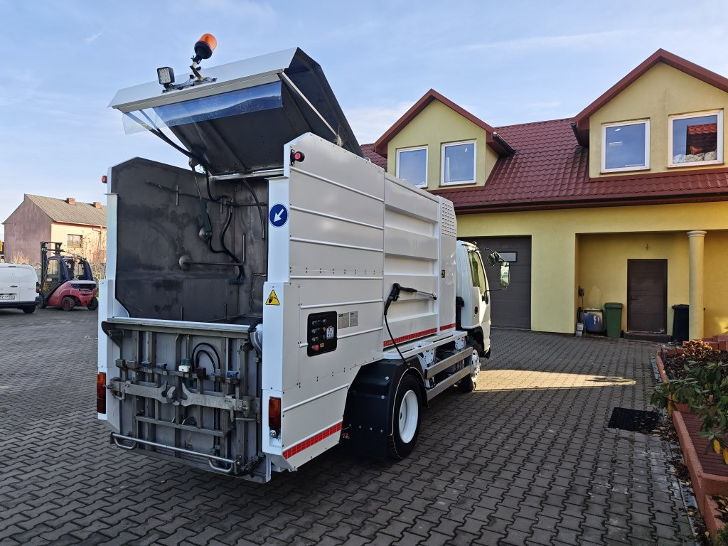 Isuzu MYJKA N-Series Container washer laveuse lavacassonetti - Szemetesautó: 5 kép. Isuzu MYJKA N-Series Container washer laveuse lavacassonetti - Szemetesautó: 5 kép.