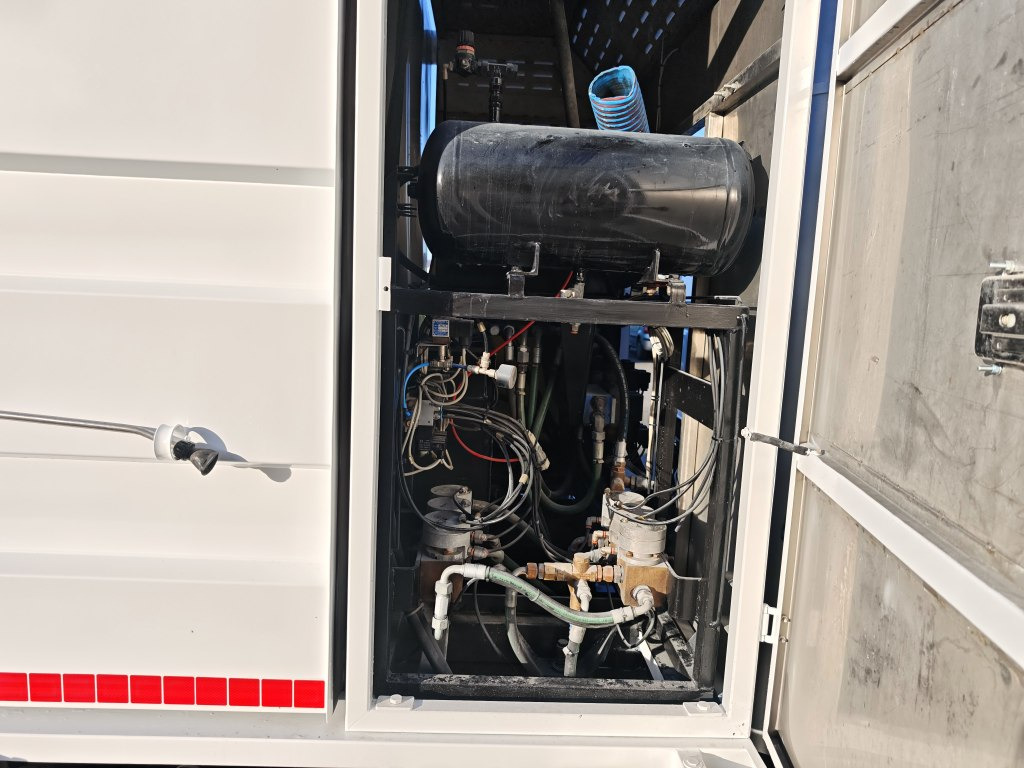 Szemetesautó Isuzu Small CONTAINER WASHER Containerreiniger - FARID: 42 kép.