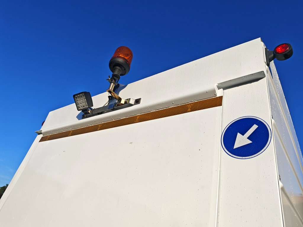 Szemetesautó Isuzu Small CONTAINER WASHER Containerreiniger - FARID: 29 kép.