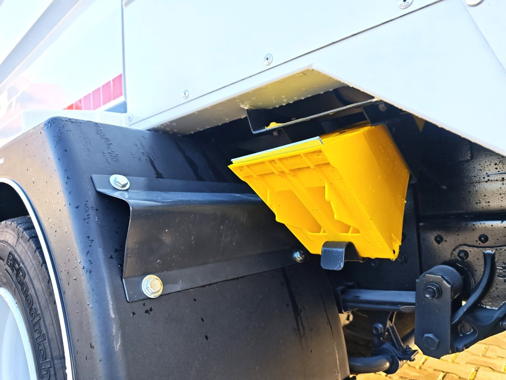 Szemetesautó Isuzu Small CONTAINER WASHER Containerreiniger - FARID: 26 kép.