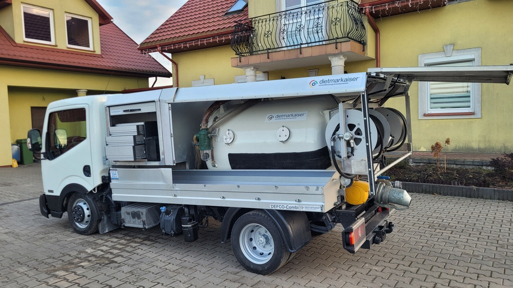 Nissan Cabstar COMBI Kanalreiniger VAAVUM CLEANER - Szippantós autó: 3 kép. Nissan Cabstar COMBI Kanalreiniger VAAVUM CLEANER - Szippantós autó: 3 kép.