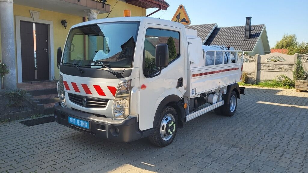 Renault Maxity 140dxi HUVER COMBI - Szippantós autó: 2 kép. Renault Maxity 140dxi HUVER COMBI - Szippantós autó: 2 kép.